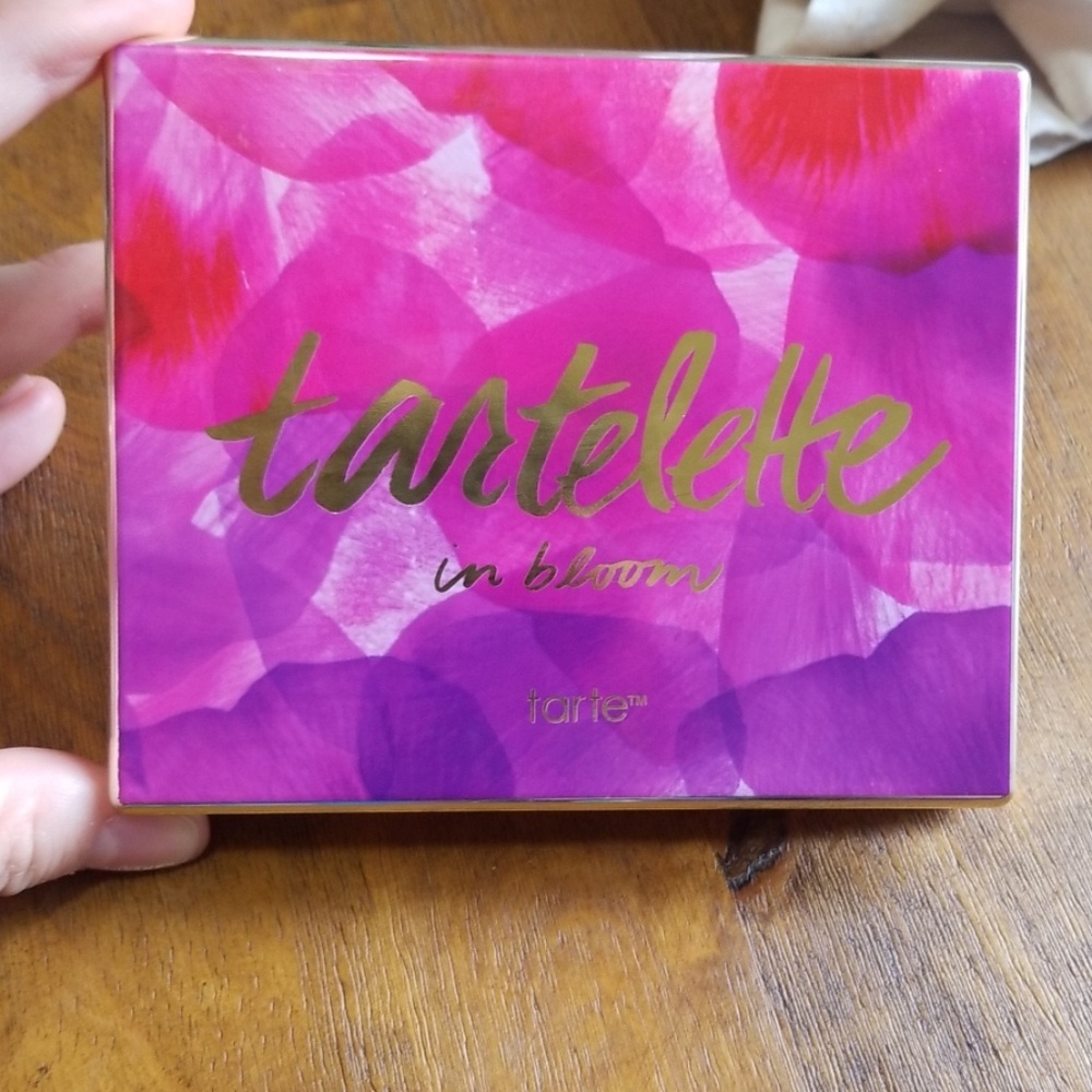 Tarte tartelette In Bloom eyeshadow palette